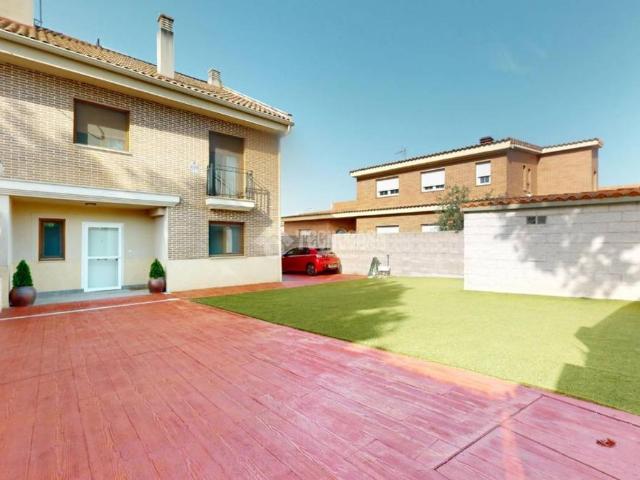 Casa adosada en Venta en El Casar