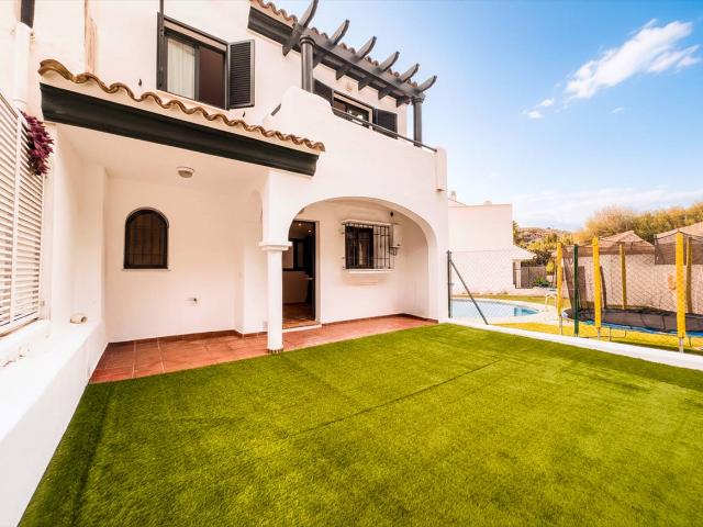 Casa adosada en Venta en El Castillo