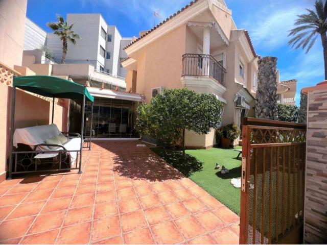 Casa adosada en Venta en El Alamillo