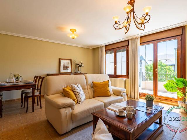 Casa adosada en Venta en El Berrón La Carrera