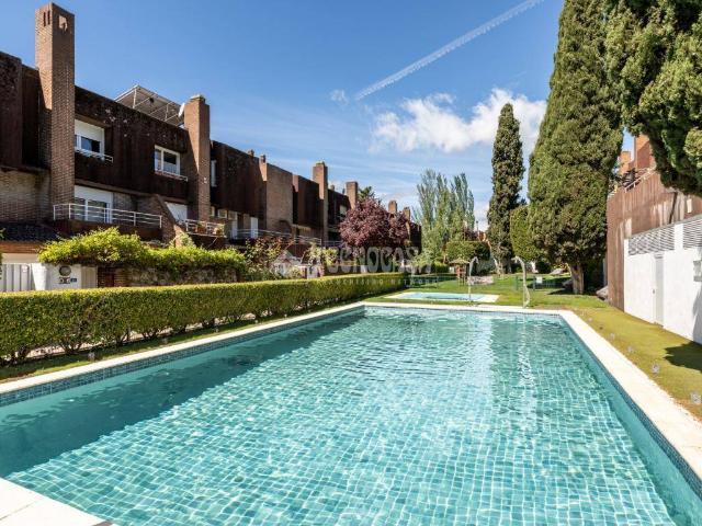 Casa adosada en Venta en El Burgo