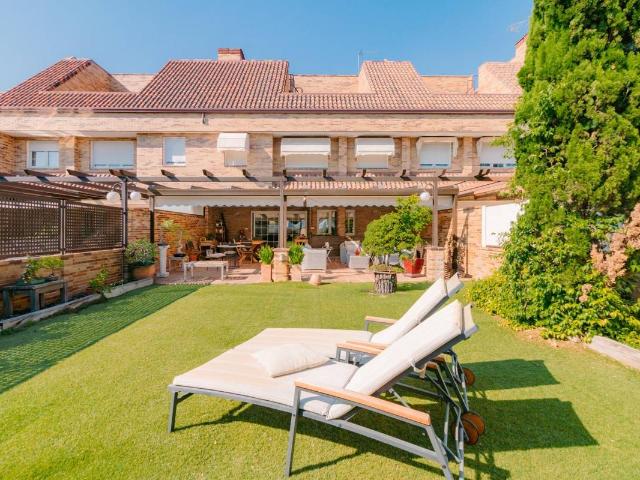Casa adosada en Venta en El Burgo