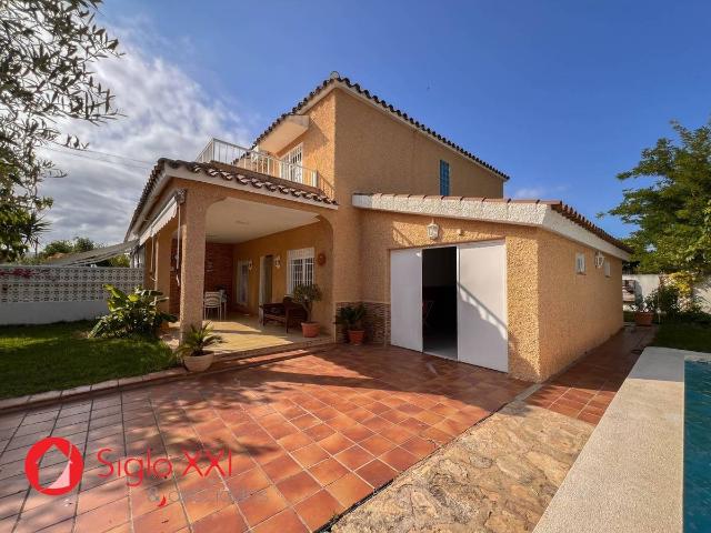 Casa adosada en Venta en El Grao