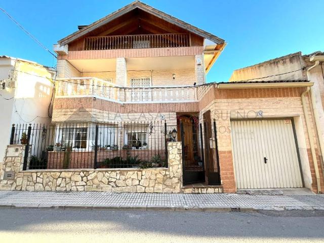 Casa adosada en Venta en El Pinós / Pinoso