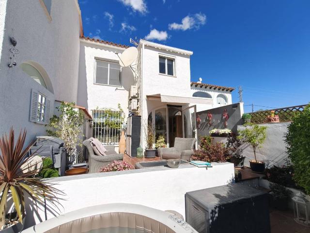Casa adosada en Venta en El Tossal Bello Horizonte