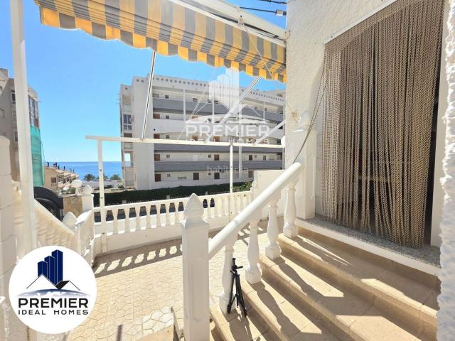 Casa adosada en venta en Elche Elx, Los Arenales del Sol. Bungalow con piscina, gran terraza y vistas al mar Arenales del SOL. Casas adosadas Elche.