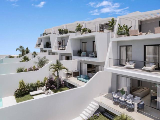 Casa adosada en venta en Estepona, Cancelada. Nuevo adosado en venta en Los Flamingos Golf. Casas adosadas.