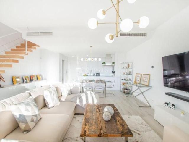 Casa adosada en venta en Estepona, Cancelada. Adosado Contemporáneo de Tres Plantas con Solárium y Vistas Panorámicas Oceana Collection, Cancelada. Casas adosadas.