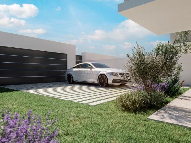 Casa adosada en venta en Estepona, Cancelada. Casas adosadas.
