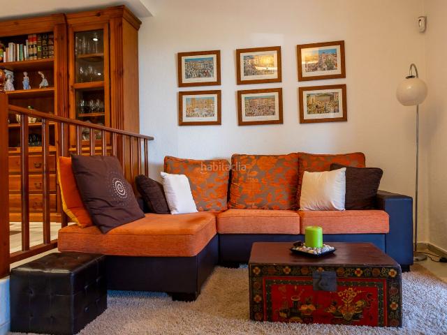 Casa adosada en venta en Estepona, Centro. NUDA PROPIEDAD en venta en Urbanización Bahía Azul. Casas adosadas.