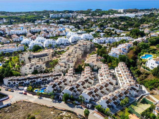 Casa adosada en venta en Estepona, Centro. Casa Adosada en Estepona. Casas adosadas.