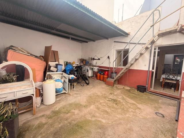 Casa adosada en venta en Estepona, Centro. Casa de pueblo en venta en una excelente ubicación en el corazón del casco antiguo de Estepona. Casas adosadas.