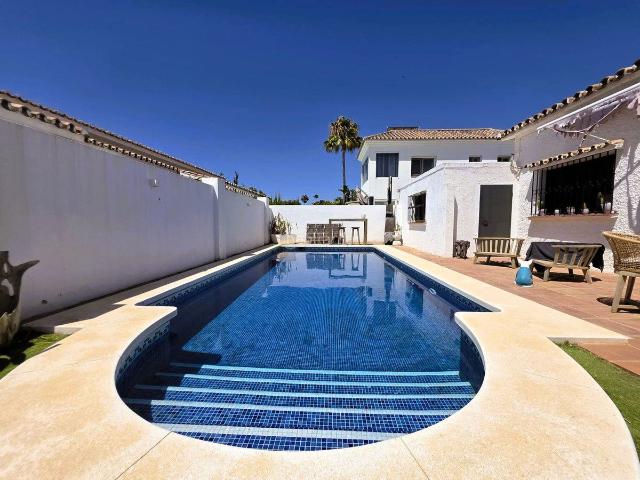 Casa adosada en venta en Estepona, Centro. Casas adosadas.