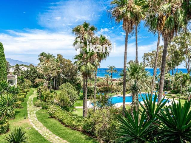 Casa adosada en venta en Estepona, Centro. Vivir frente al mar no es un privilegio, es una forma de vida. Casas adosadas.