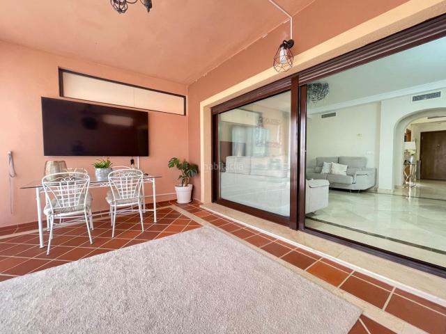 Casa adosada en venta en Estepona, Bahía Dorada. Adosada en primera línea de golf en una de las zonas con mayor proyección de Estepona. Casas adosadas.