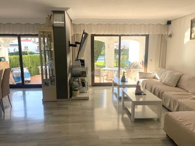 Casa adosada en venta en Estepona, Bel Air. Amplia casa adosada con orientación sur en Bel Air, Estepona. Casas adosadas.