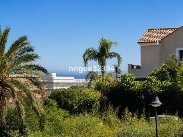 Casa adosada en venta en Estepona, El Velerín. Casas adosadas.