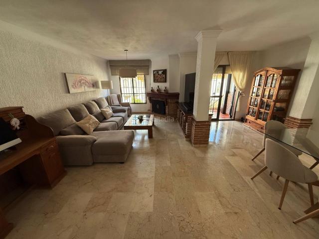 Casa adosada en venta en Estepona, Huerta Nueva. Amplia Casa Adosada de 4 Dormitorios con Garaje Privado. Casas adosadas.