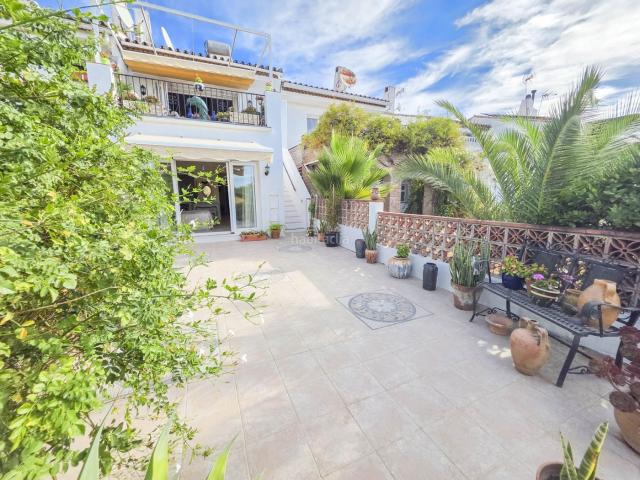 Casa adosada en venta en Estepona, Los Llanos. Casa Adosada con Encanto en el Área de Estepona. Casas adosadas.