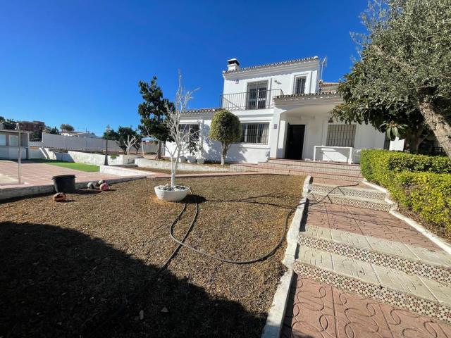 Casa adosada en venta en Estepona, Los Llanos. Casas adosadas.