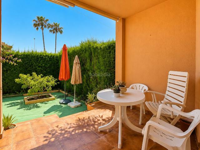 Casa adosada en venta en Estepona, Nueva Atalaya. Casa adosada en Diana Park, con patio privado, en una comunidad cerrada con piscina comunitaria cerca de la playa y de los servici. Casas adosadas.