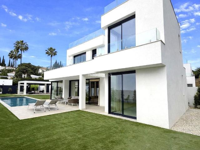 Casa adosada en venta en Estepona, Nueva Atalaya. Casas adosadas.