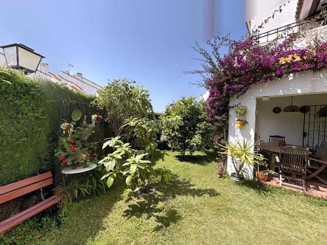 Casa adosada en venta en Estepona, Nueva Atalaya. Casas adosadas.