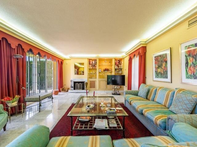 Casa adosada en venta en Estepona, Nueva Atalaya. Casas adosadas.