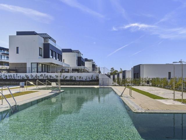 Casa adosada en venta en Estepona, Nueva Atalaya. Casas adosadas.
