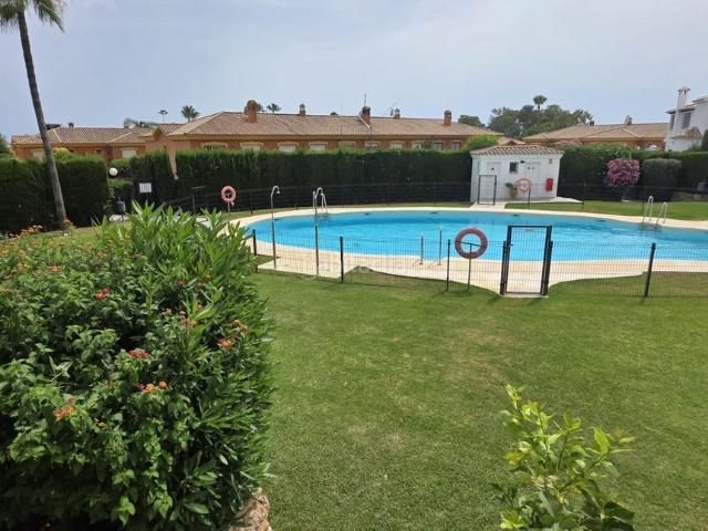 Casa adosada en venta en Estepona, Nueva Atalaya. Casas adosadas.