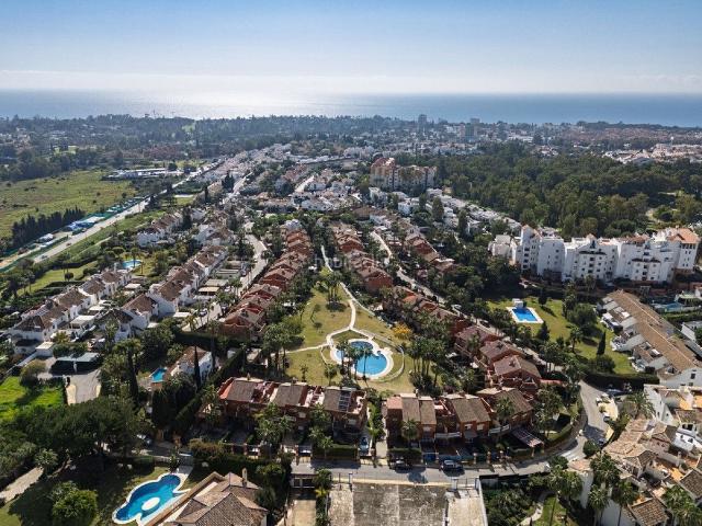 Casa adosada en venta en Estepona, Nueva Atalaya. Casas adosadas.