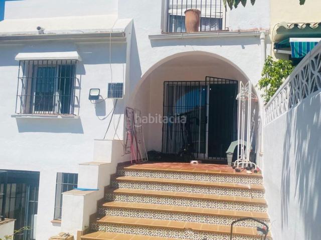 Casa adosada en venta en Estepona, Nueva Atalaya. Chalet con encanto en Nueva Atalaya Finca Pernet. Casas adosadas.