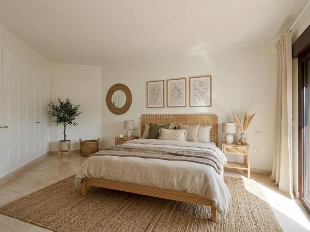 Casa adosada en venta en Estepona, Valle Romano Golf. Adosado en esquina con jardín privado. Casas adosadas.