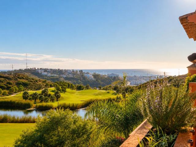 Casa adosada en venta en Estepona, Valle Romano Golf. FANTASTICA ADOSADA LINEA GOLF ESTEPONA. Casas adosadas.