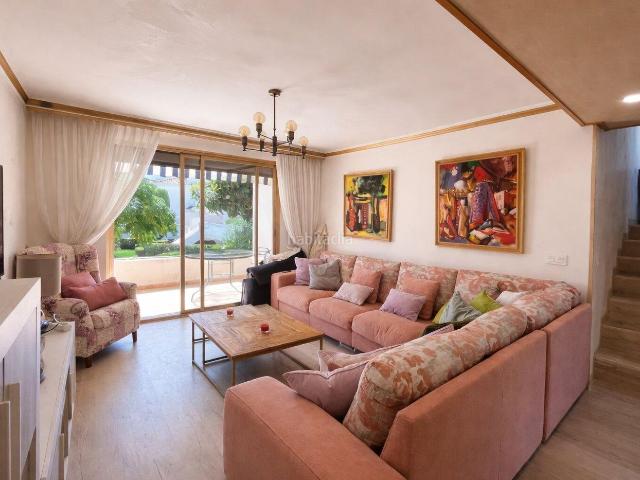 Casa adosada en venta en Estepona, Villacana Costalita Saladillo. Casa de tres habitaciones en Albayalde. Casas adosadas.