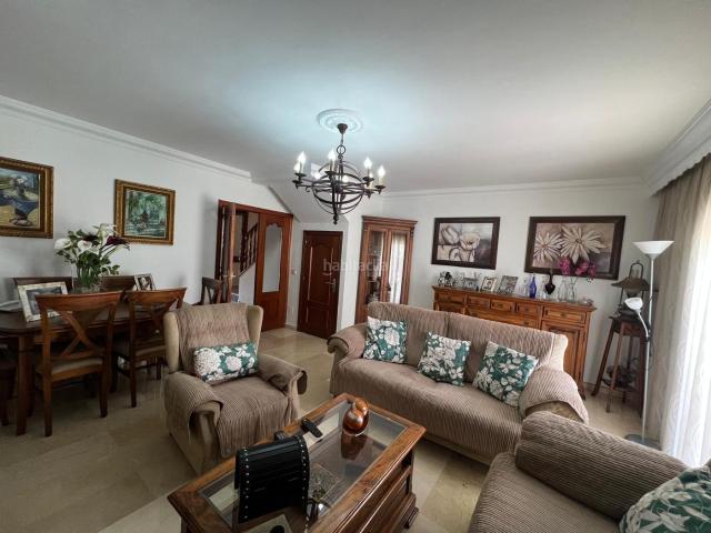 Casa adosada en venta en Estepona, Zona Calvario. Oportunidad Impresionante casa adosada en Estepona. Casas adosadas.