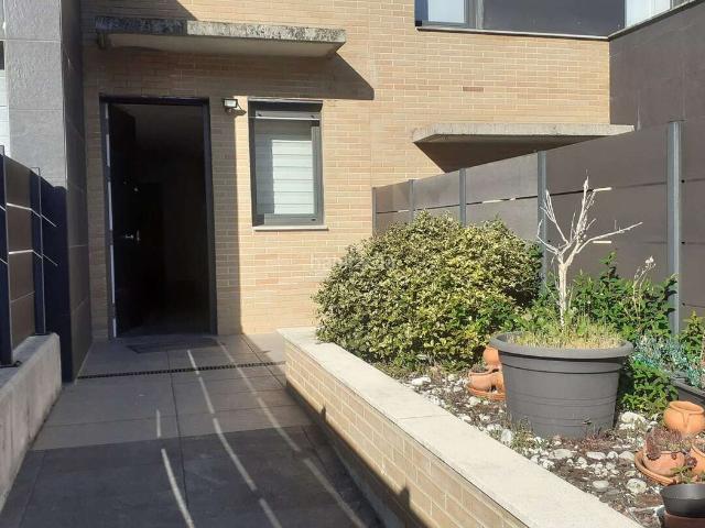 Casa adosada en venta en Esteribar. Casas adosadas.