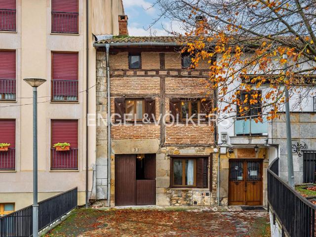 Casa adosada en Venta en Eskoriatza