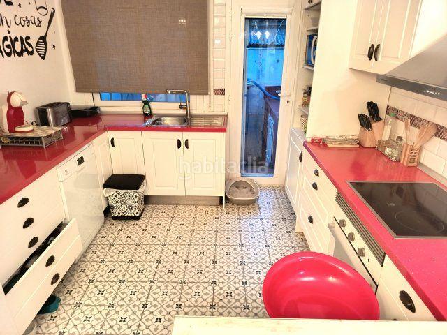 Casa adosada en venta en Esparreguera, Mas d´en Gall. CASA ADOSADA DE 2 HABITACIONES CON PATIOS Y ENTRADA PARA COCHE. Casas adosadas.