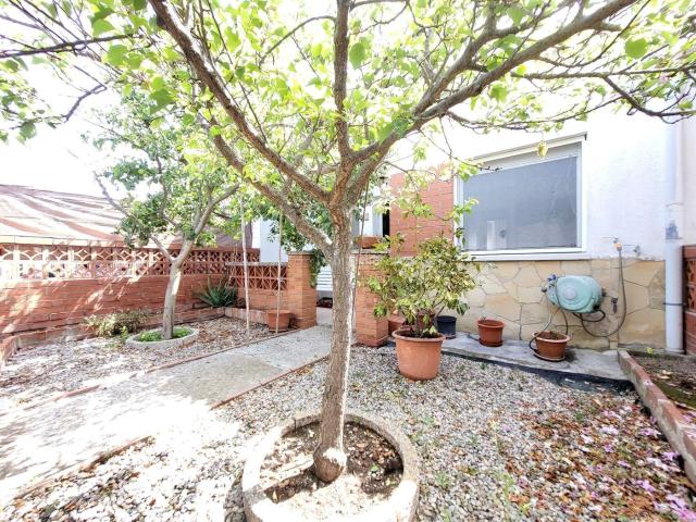 Casa adosada en venta en Esparreguera, Mas d´en Gall. OPORTUNIDAD CASA DE UNA PLANTA ADOSADA EN MAS DEN GALL. Casas adosadas.