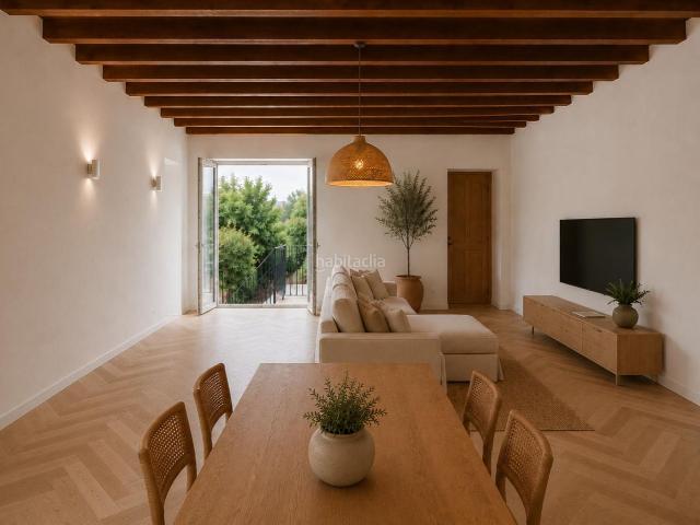 Casa adosada en venta en Esparreguera, Nucli Urbà. Exclusiva casa de pueblo completamente rehabilitada a estrenar con jardín privado en el centro de Esparreguera. Casas adosadas.