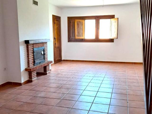 Casa adosada en Venta en Fondón