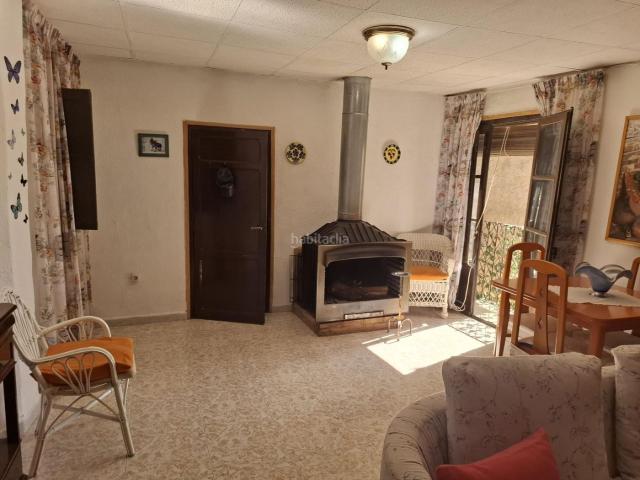 Casa adosada en venta en Fonz. Casa de 339 m2 con garaje en el casco histórico de Fonz. Casas adosadas.