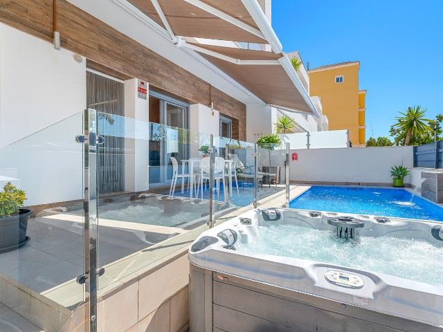 Casa adosada en venta en Formentera del Segura. Casas adosadas Formentera del.