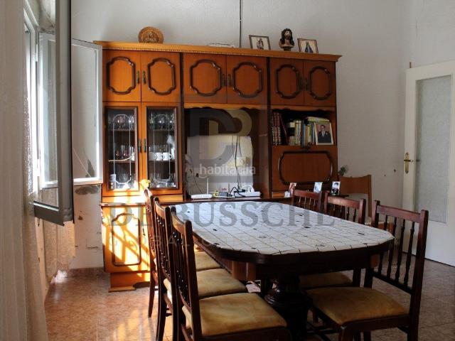 Casa adosada en venta en Formentera del Segura. Vivienda con estructura sólida y gran potencial de reforma. Ubicación céntrica, zona muy tranquila y solárium privado. Casas adosadas Formentera del.