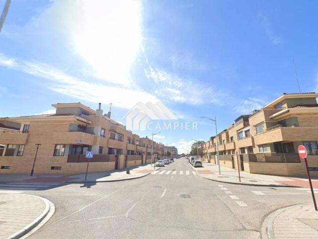 Casa adosada en Venta en Facultad de Medicina