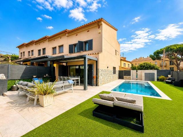 Casa adosada en Venta en Fenals