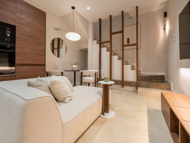 Casa adosada en venta en Figueres, Centre. Casa completamente reformada con terraza en Figueres. Casas adosadas.