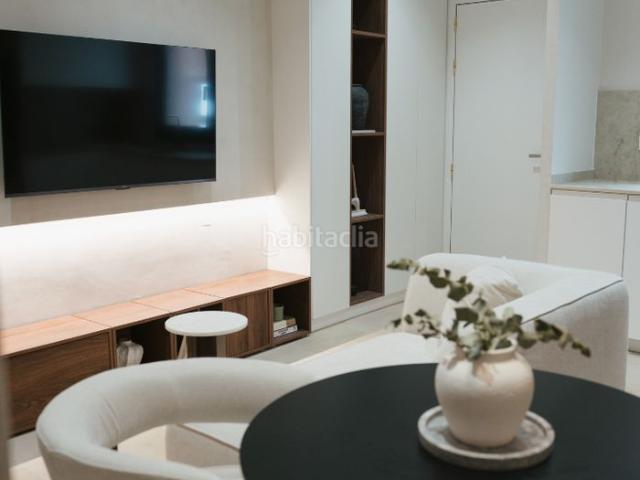 Casa adosada en venta en Figueres, Centre. Encontrar un hogar en el centro de Figueres donde diseño, calidez y comodidad convivan en armonía no es fácil. Esta vivienda lo co. Casas adosadas.