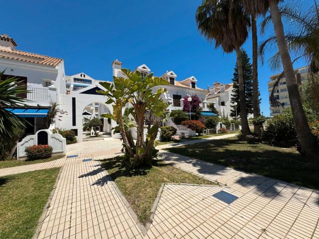 Casa adosada en venta en Fuengirola, Castillo Sohail Myramar. BUENA CASA ADOSADA EN PUEBLO CASTILLO SEGUNDA LINEA DE PLAYA. Casas adosadas.